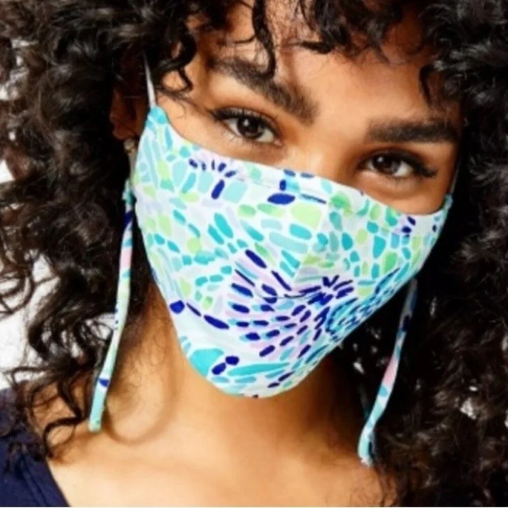 Lilly Pulitzer On The Go Face Mask Set with Lanyard Blue Ibiza Print